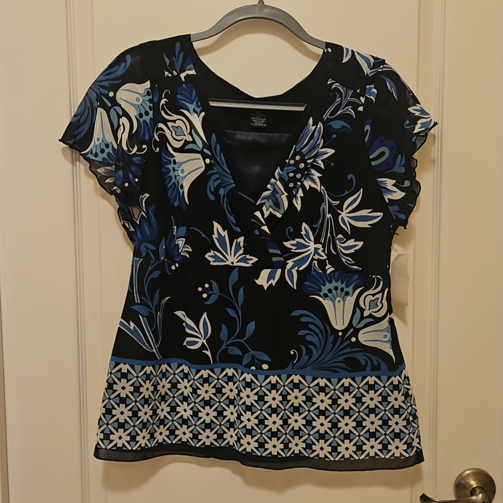 Bay Studio top floral NWT black blue flowers full lining short sleeves Size L